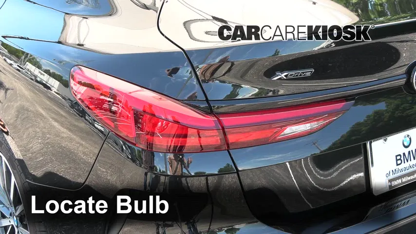 2023 BMW 228i xDrive Gran Coupe 2.0L 4 Cyl. Turbo Éclairage Feux de position arrière (remplacer ampoule)